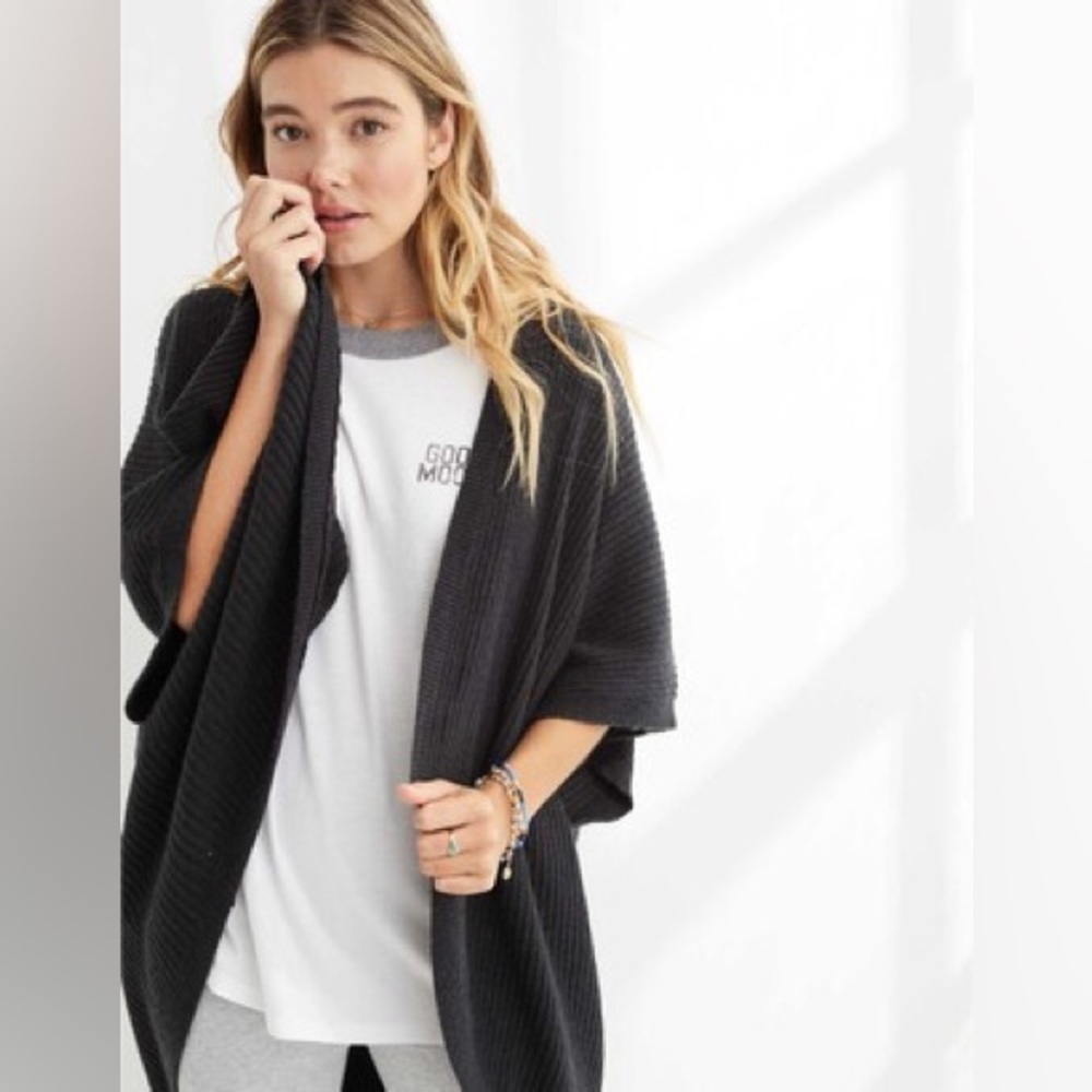 AERIE OFFLINE BLACK SWEATER WRAP